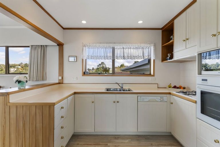 Photo of property in 8 Helvetia Drive, Browns Bay, Auckland, 0630