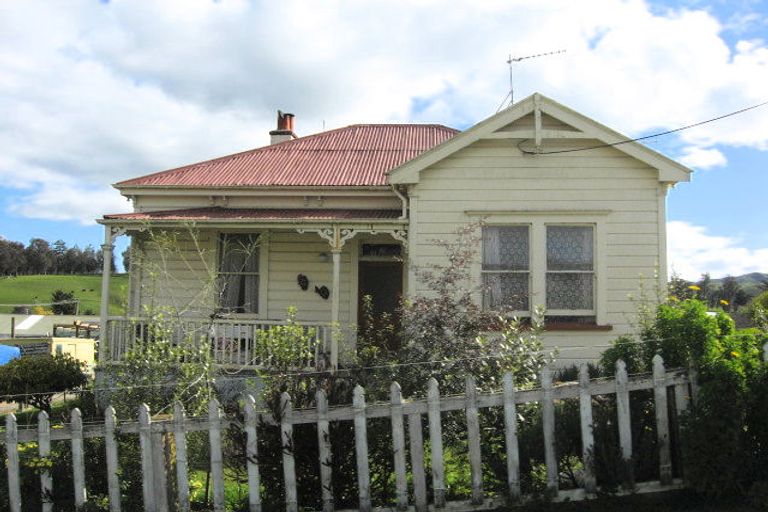 Photo of property in 16 Eagle Street, Waipawa, 4210