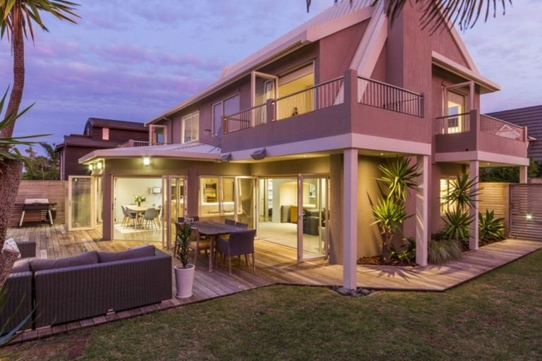 Photo of property in 9a Craig Road, Milford, Auckland, 0620