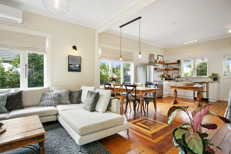 Photo of property in 122 Victoria Street, Cambridge, 3434