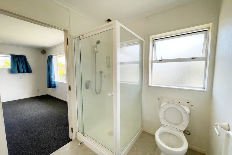 Photo of property in 33 Palmcrest Grove, Highland Park, Auckland, 2010