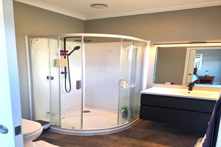 Photo of property in 10 Salisbury Crescent, Wallaceville, Upper Hutt, 5018