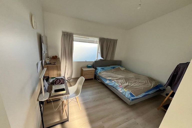 Photo of property in 2/1a Yeovil Road, Te Atatu Peninsula, Auckland, 0610