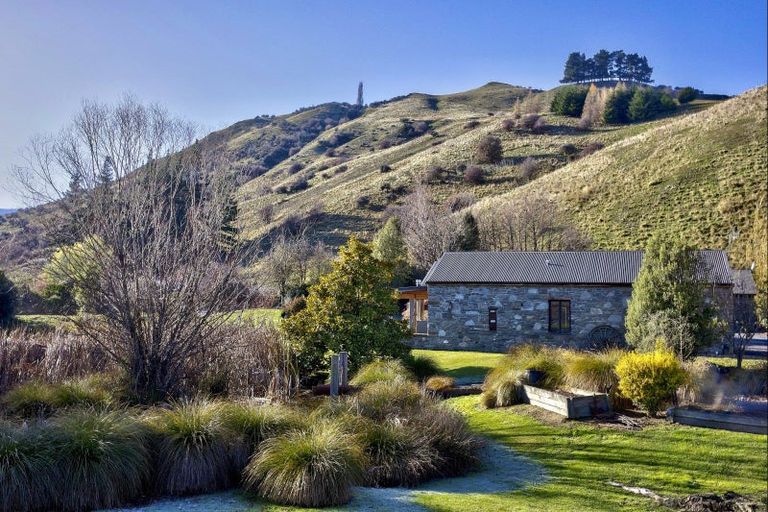 Photo of property in 73 Alec Robins Road, Lake Hayes, Queenstown, 9371