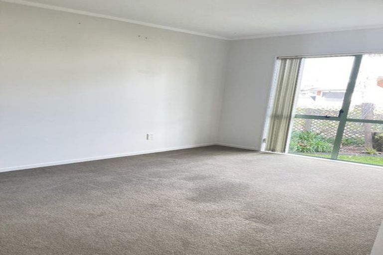 Photo of property in 38 Harbour Lights Close, West Harbour, Auckland, 0618