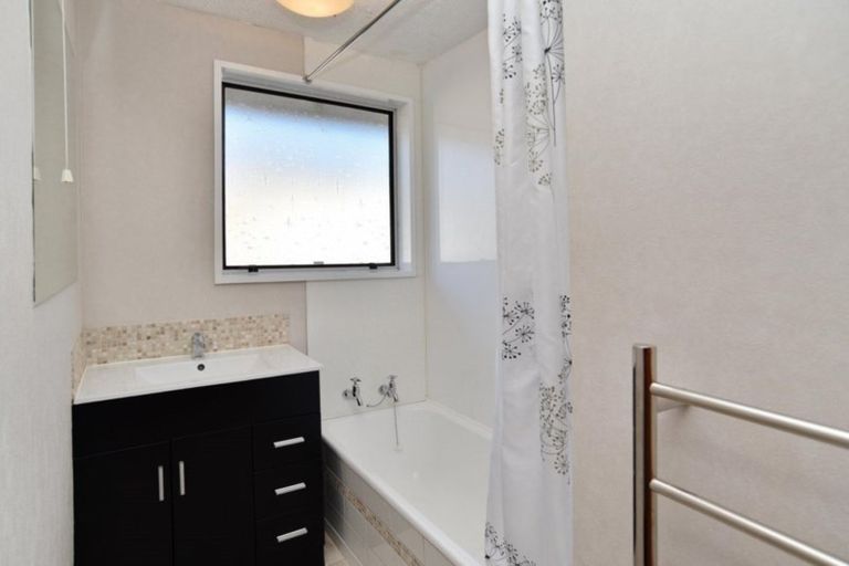 Photo of property in 1/5 James Condon Place, Redwood, Christchurch, 8051