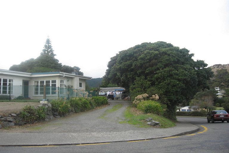 Photo of property in 102 Wellington Road, Paekakariki, 5034