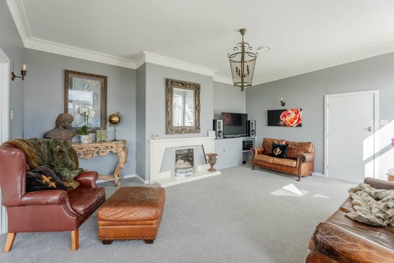 Photo of property in 65 Timaru Road, Waimate, 7924