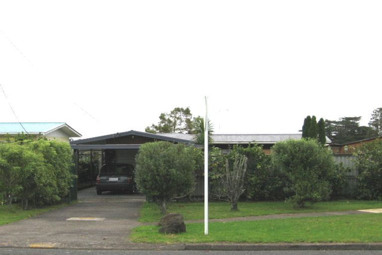 Photo of property in 490d Don Buck Road, Massey, Auckland, 0614