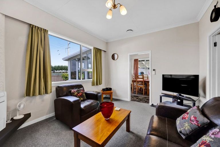 Photo of property in 124 Weraroa Road, Waverley, 4510