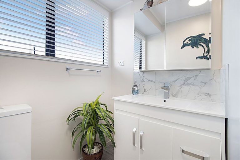 Photo of property in 1/229 Waitemata Drive, Ranui, Auckland, 0612