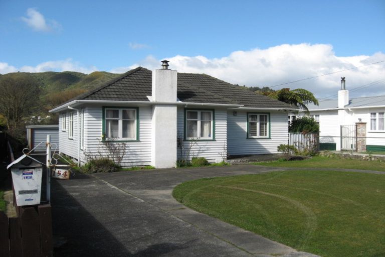 Photo of property in 154 Wellington Road, Wainuiomata, Lower Hutt, 5014