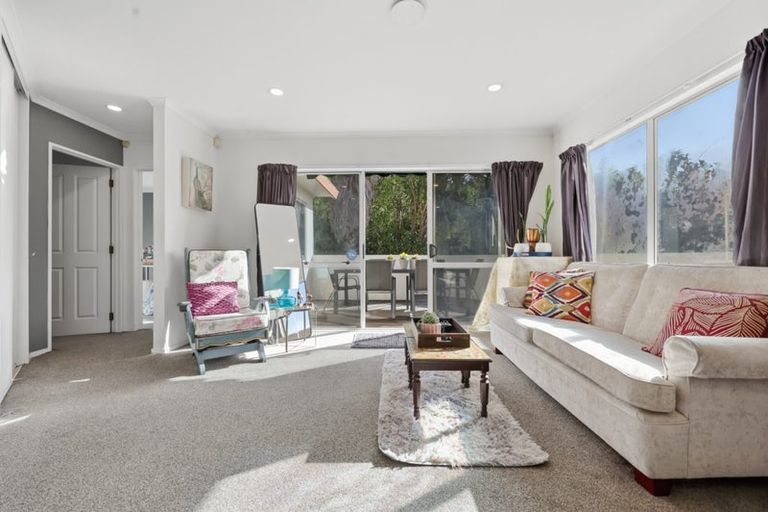 Photo of property in 27 Westminster Gardens, Unsworth Heights, Auckland, 0632