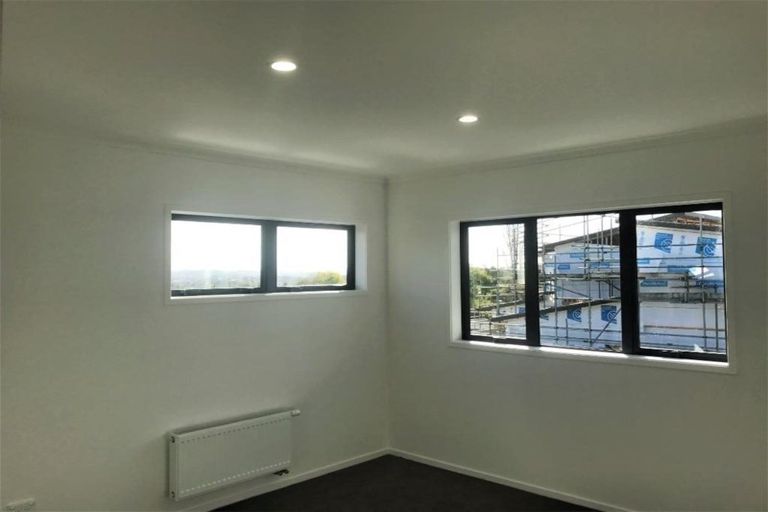 Photo of property in 10 Arataki Way, Glen Eden, Auckland, 0602