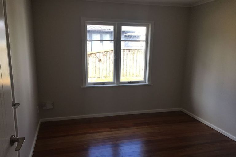 Photo of property in 92 Swanson Road, Henderson, Auckland, 0610