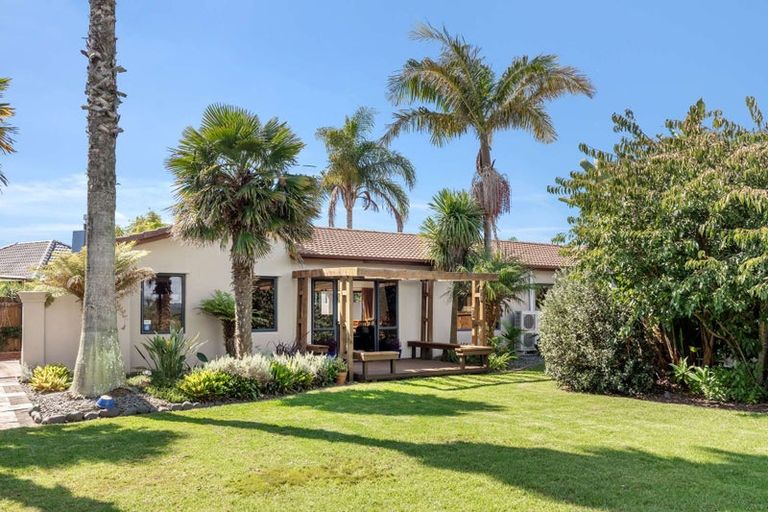 Photo of property in 8 Piha Close, Papamoa Beach, Papamoa, 3118