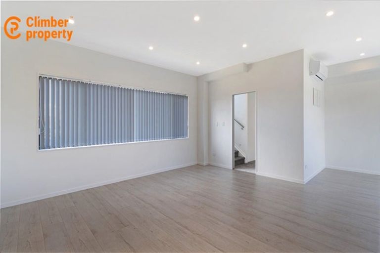 Photo of property in 1/3238 Great North Road, New Lynn, Auckland, 0600