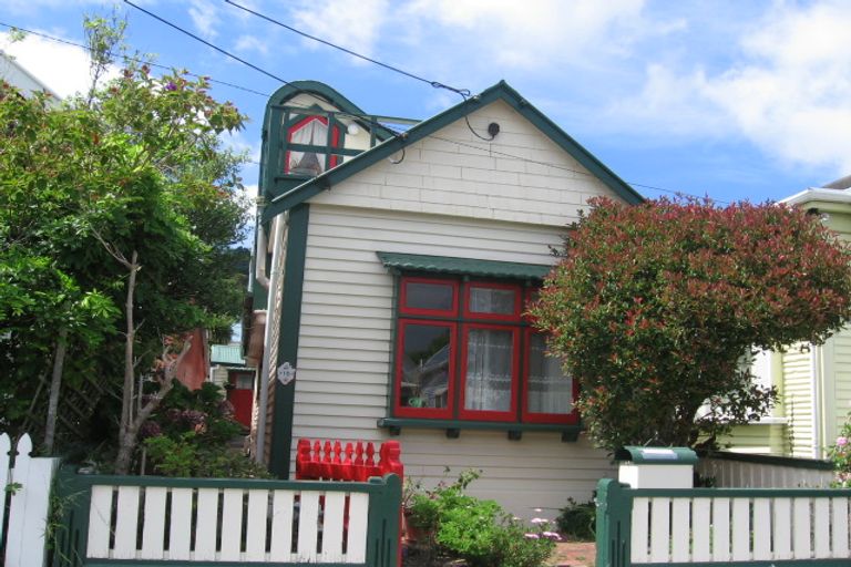 Photo of property in 16 Moir Street, Mount Victoria, Wellington, 6011