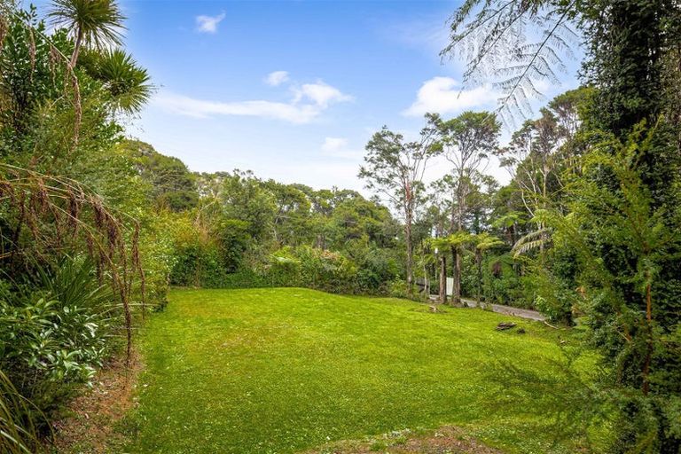 Photo of property in 6 Tawari Road, Henderson Valley, Auckland, 0612