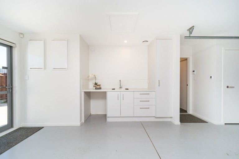 Photo of property in 2 Seddon Street, Takaro, Palmerston North, 4412