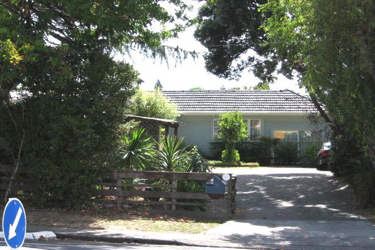 Photo of property in 71 Godley Road, Green Bay, Auckland, 0604