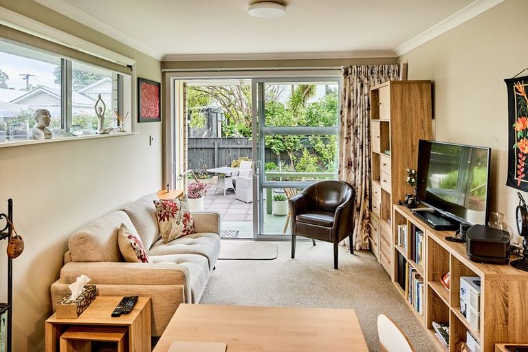 Photo of property in 8/238 Muritai Road, Eastbourne, Lower Hutt, 5013