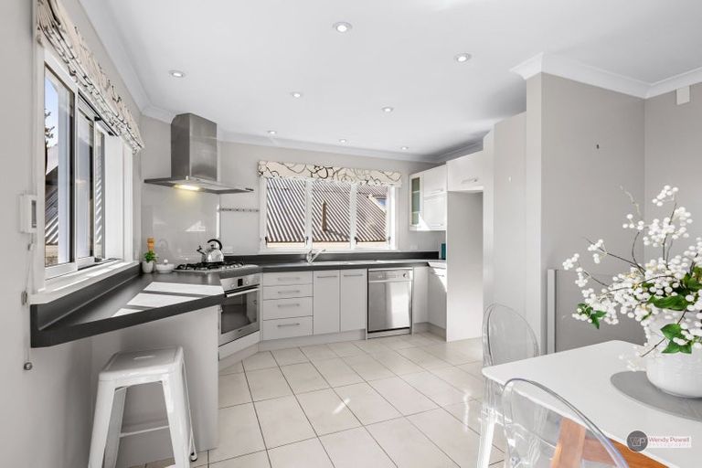 Photo of property in 225 Muritai Road, Eastbourne, Lower Hutt, 5013