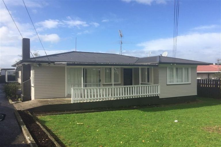 Photo of property in 2 Fields Road, Manurewa, Auckland, 2102