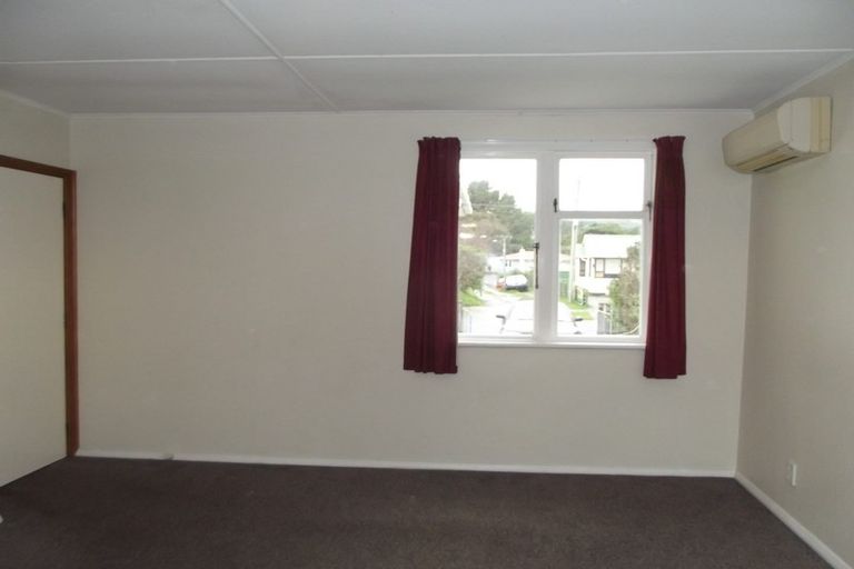 Photo of property in 12 Dorset Grove, Cannons Creek, Porirua, 5024