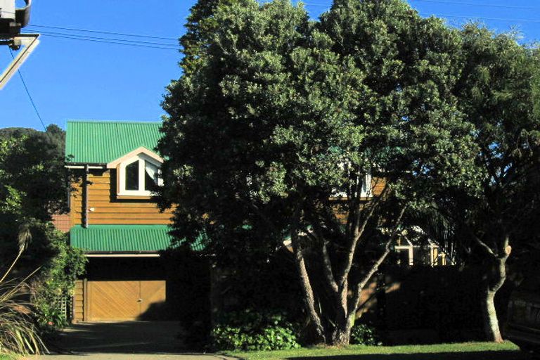 Photo of property in 15 Miro Street, Eastbourne, Lower Hutt, 5013