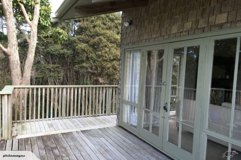 Photo of property in 40b Staincross Street, Green Bay, Auckland, 0604