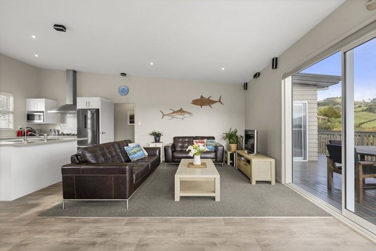 Photo of property in 25 Robertson Street, Raglan, 3225