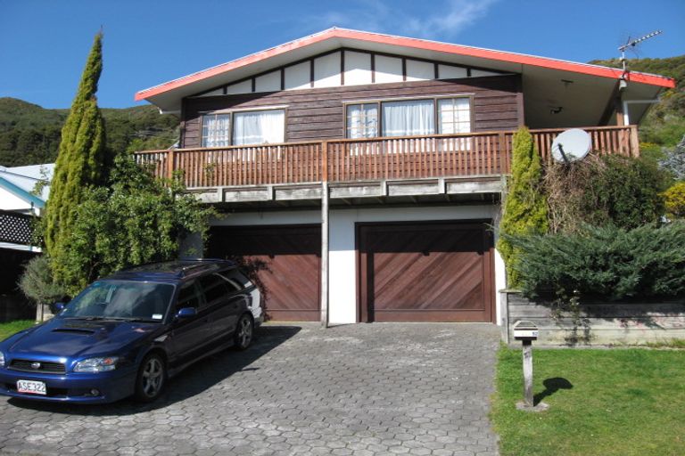 Photo of property in 52 Antrim Crescent, Wainuiomata, Lower Hutt, 5014