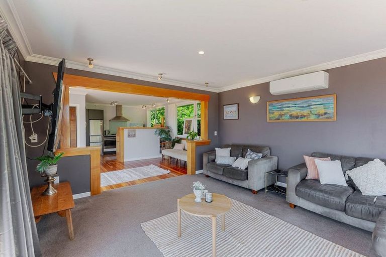 Photo of property in 11 Acheron Road, Paremata, Porirua, 5026