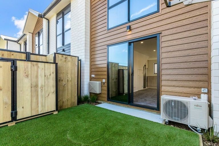 Photo of property in 5/172 Don Buck Road, Massey, Auckland, 0614