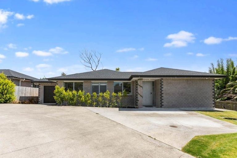 Photo of property in 4/4 Forest Road, Henderson, Auckland, 0612