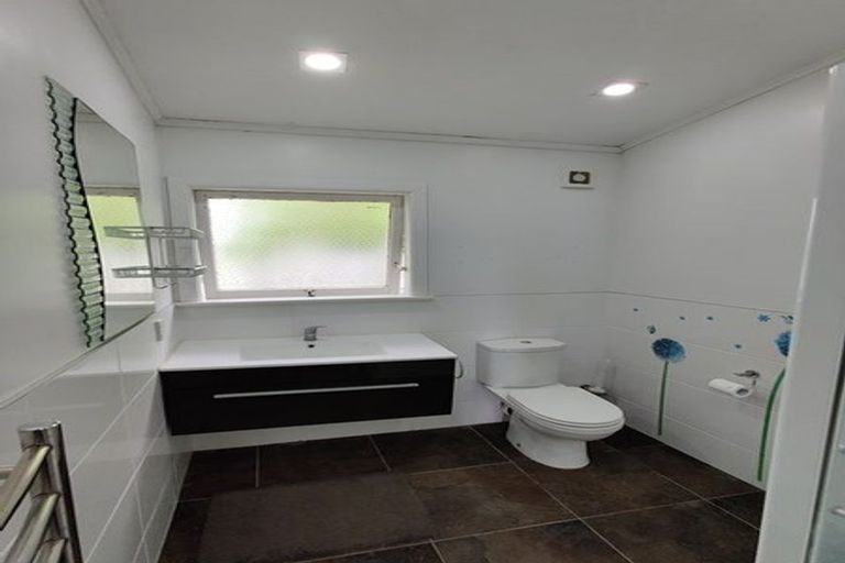 Photo of property in 5 Portadown Avenue, Pakuranga Heights, Auckland, 2010