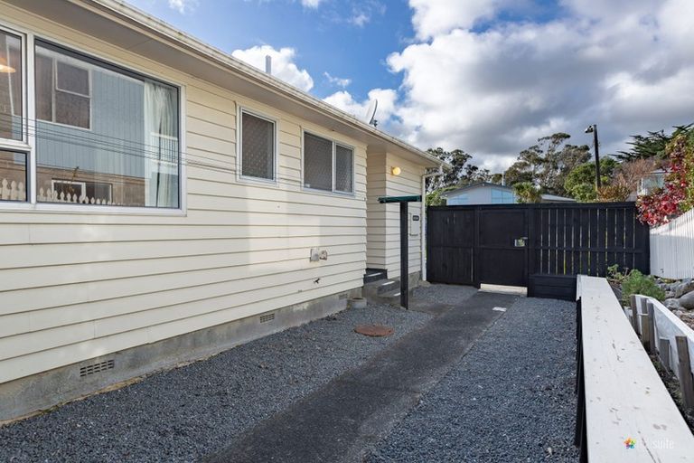 Photo of property in 6a Quinn Grove, Ranui, Porirua, 5024