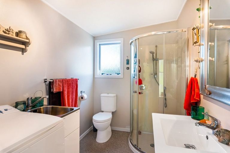 Photo of property in 16 Frances Street, Waikanae Beach, Waikanae, 5036