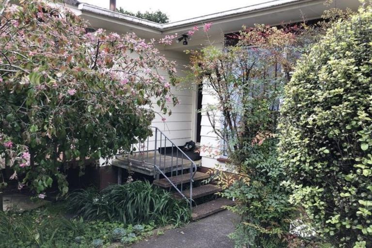 Photo of property in 2/142 Cascades Road, Pakuranga Heights, Auckland, 2010