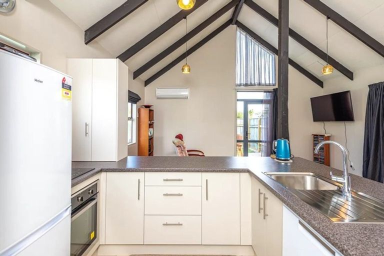 Photo of property in 180a Cornfoot Street, Castlecliff, Whanganui, 4501