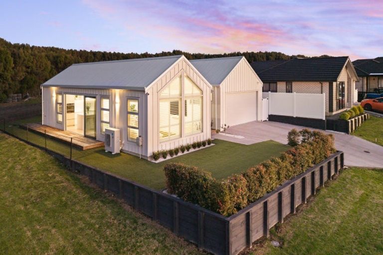 Photo of property in 24 Orawahi Road, Glenbrook, 2681