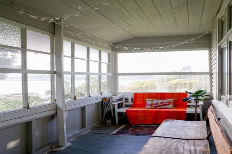 Photo of property in 1 Hungerford Road, Lyall Bay, Wellington, 6022