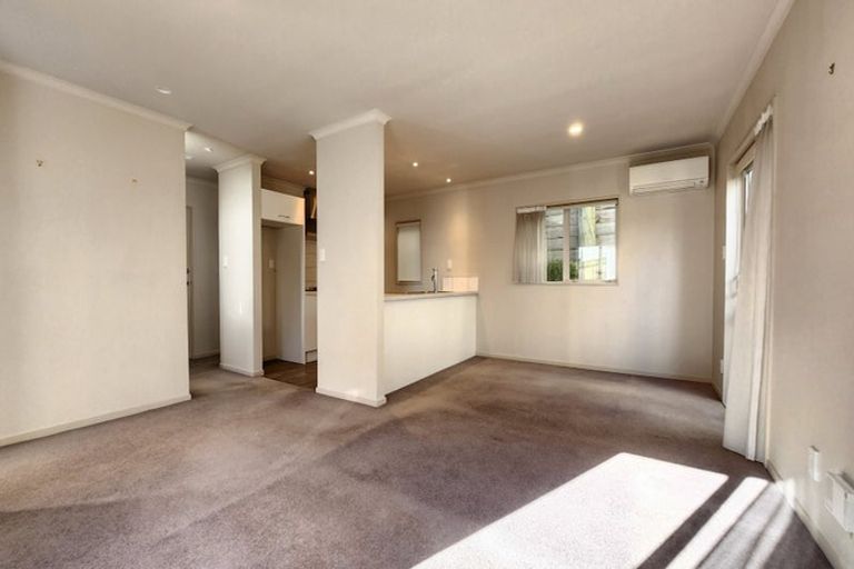 Photo of property in 6/16 Black Rock Road, Newlands, Wellington, 6037