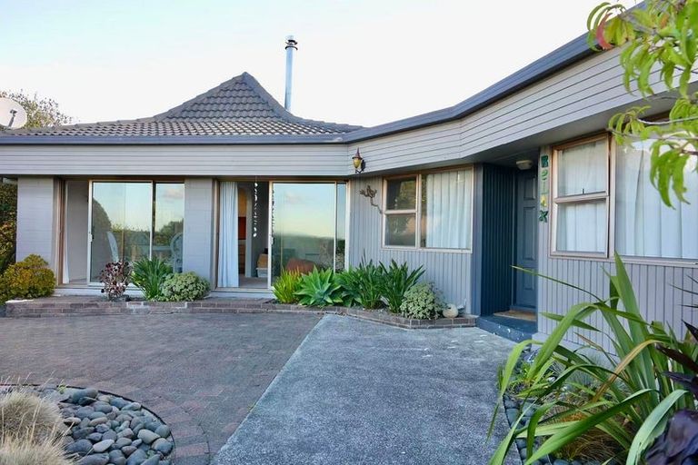 Photo of property in 11 View Road, Shelly Park, Auckland, 2014