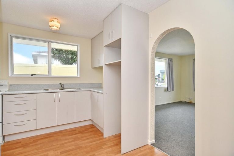 Photo of property in 32 Epsom Road, Sockburn, Christchurch, 8042