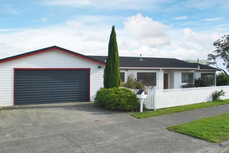 Photo of property in 32 James Cook Drive, Whitby, Porirua, 5024