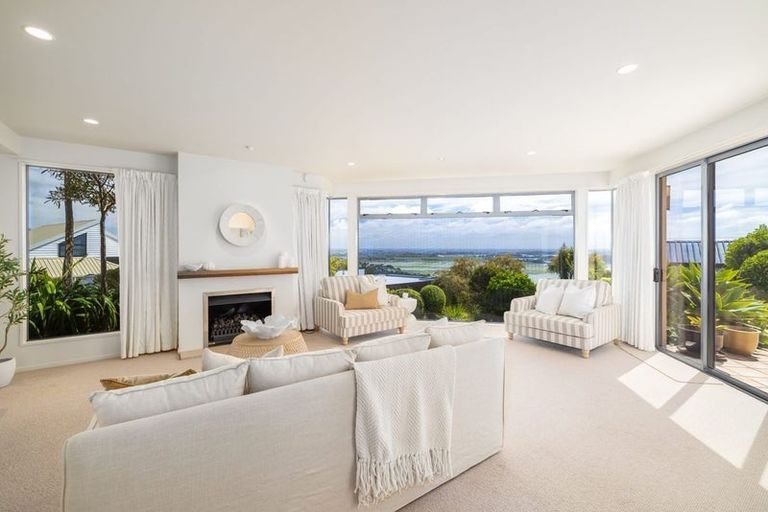 Photo of property in 6 Inverness Lane, Redcliffs, Christchurch, 8081