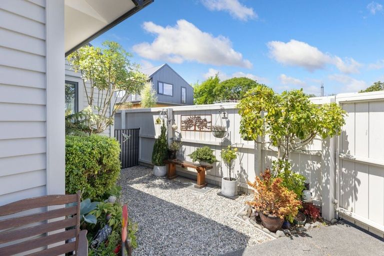 Photo of property in 72b Wilsons Road, Saint Martins, Christchurch, 8022