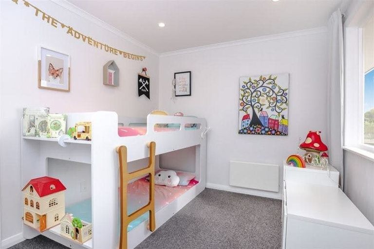 Photo of property in 43 Coniston Avenue, Te Atatu South, Auckland, 0610